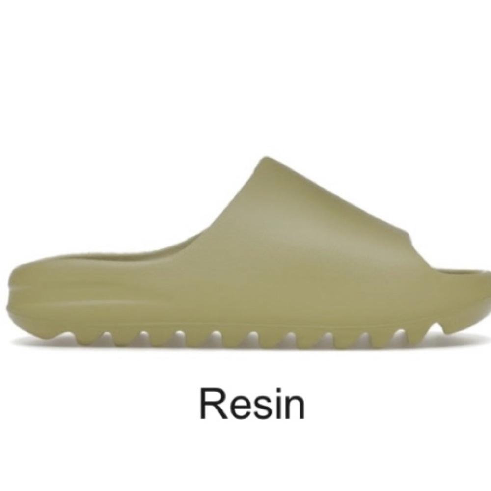 Yeezys slidesz